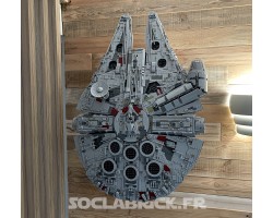 Millenium Falcon UCS - Wall mount