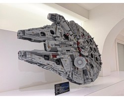 Display stand for LEGO 10179 - 75192 Millenium Falcon UCS