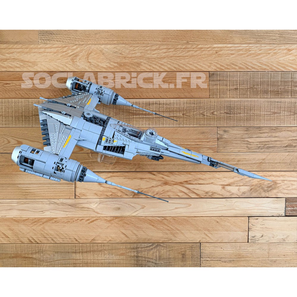 The Mandalorian's N-1 Starfighter 75442 - wall mount side turn